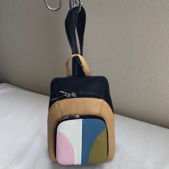 New backpack - Picture 4 of 4